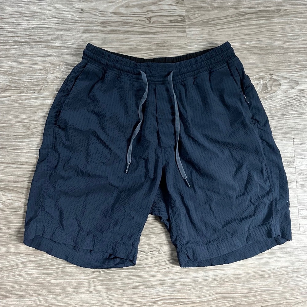 Lululemon Mens Textured Seersucker Athletic Shorts Navy Blue Size S 7" Inseam